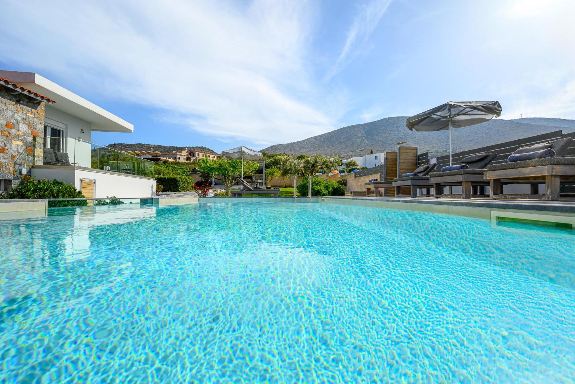 Queens Gem Luxury Villa - Private Heated Jacuzzi - Pool Hersonissos  Esterno foto