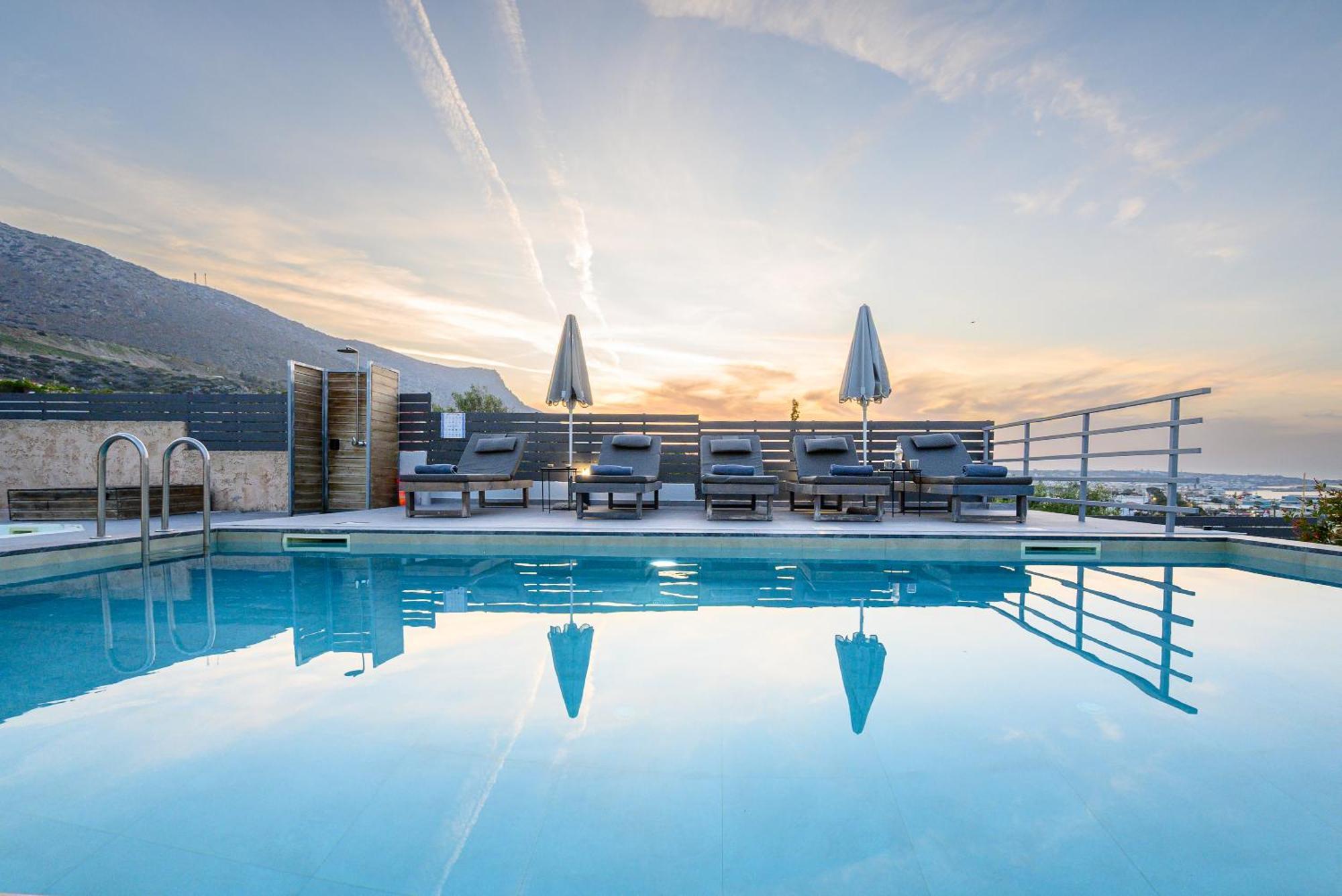 Queens Gem Luxury Villa - Private Heated Jacuzzi - Pool Hersonissos  Esterno foto
